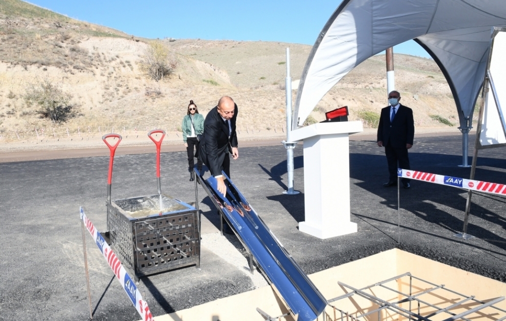 Präsident Ilham Aliyev und First Lady Mehriban Aliyeva zu Besuch in Gubadli Region  Grundstein für Automobilstraße Khanlig-Gubadli gelegt VIDEO