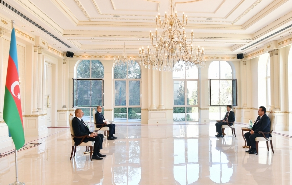 Le président Ilham Aliyev reçoit les lettres de créance du nouvel ambassadeur de Roumanie en Azerbaïdjan VIDEO