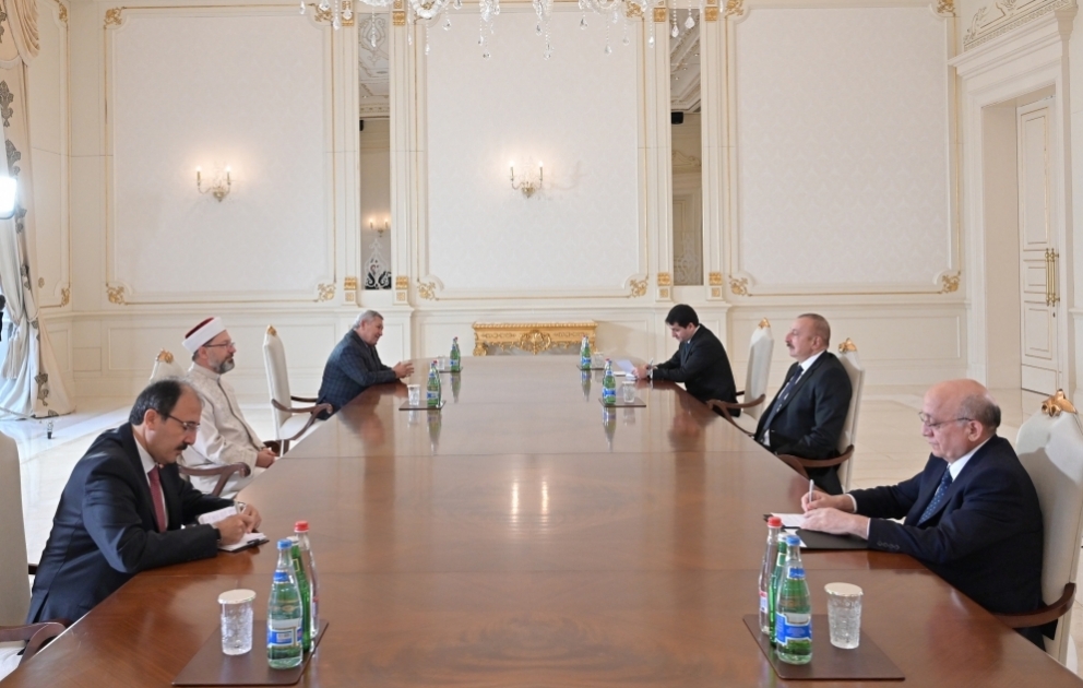 Le président Ilham Aliyev reçoit le chef de la Direction turque des affaires religieuses VIDEO