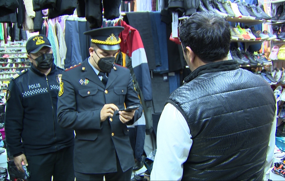 Polis əməkdaşları qapalı məkanlarda və ictimai nəqliyyatda reydlər keçiriblər VİDEO