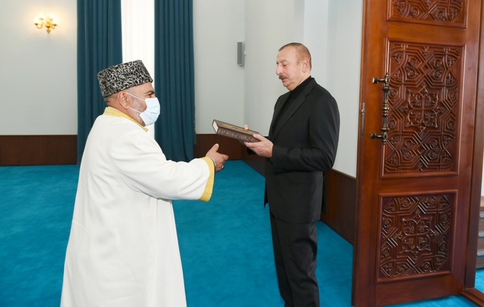 Şamaxıdakı Pirsaat Baba ziyarətgah-məscid kompleksinin bərpa və yenidənqurmadan sonra açılışı olub VİDEO