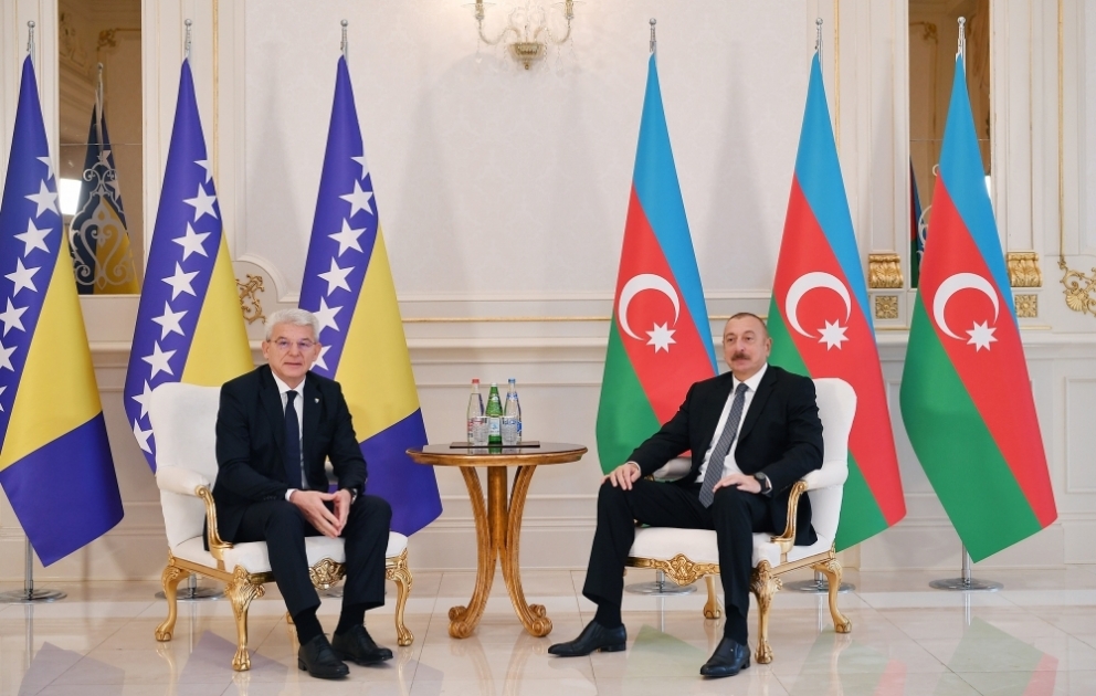 Prezident İlham Əliyev Bosniya və Herseqovinanın Rəyasət Heyətinin üzvü Şefik Caferoviçlə görüşüb VİDEO