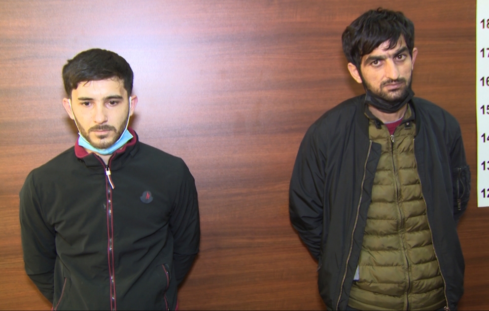 Bakıda taksi sürücüsü adı altında narkokuryerlik edən şəxslərdən 5 kiloqramdan artıq narkotik vasitə aşkarlanıb VİDEO