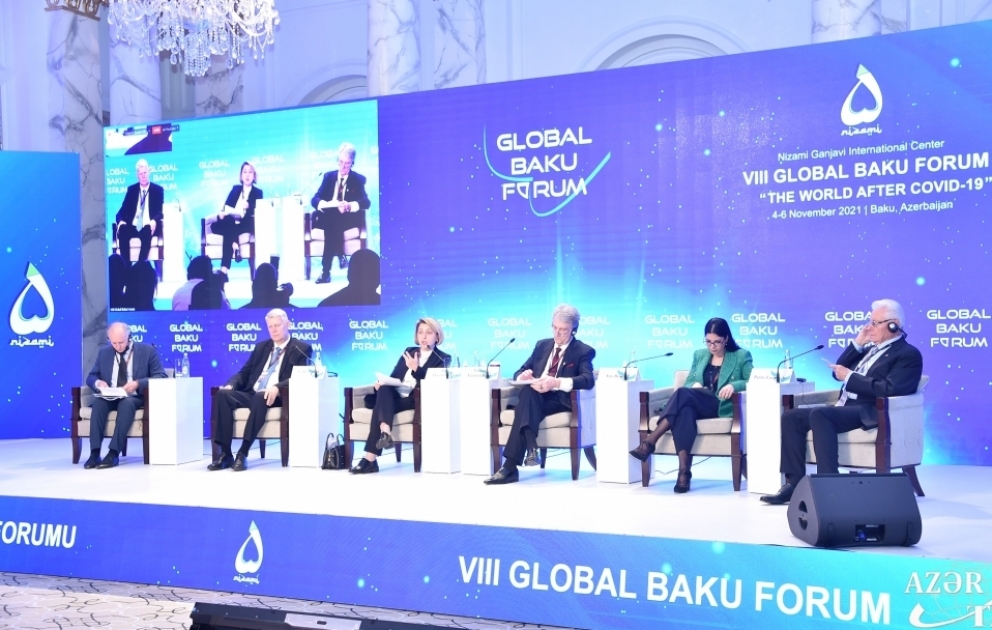VIII Bakı Qlobal Forumu çərçivəsində "Şərq Tərəfdaşlığı proqramı: potensialı nədir?" mövzusunda müzakirələr aparılıb VİDEO