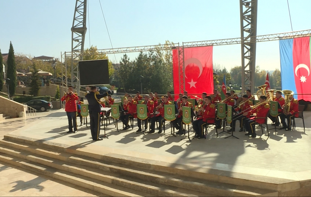 Heydər Əliyev adına Azərbaycan Ali Hərbi Məktəbinin orkestri Ankarada konsert proqramı ilə çıxış edib VİDEO