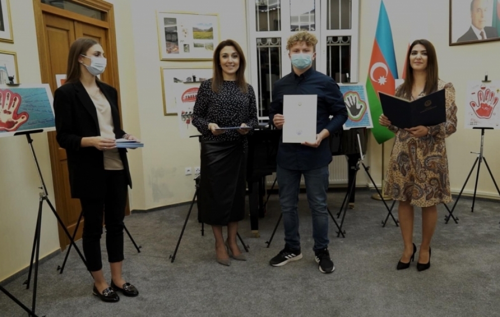 Varşavada Zəfər Günü münasibətilə rəsm sərgisi açılıb VİDEO