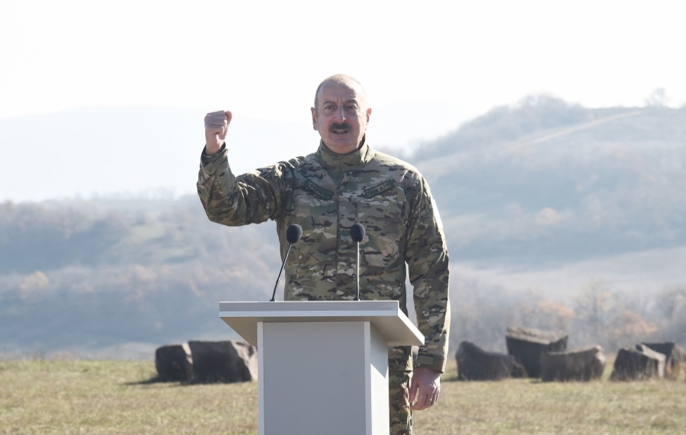 Prezident İlham Əliyev: Xalqımızın böyüklüyünü müharibə dövründə və müharibədən sonrakı bir il ərzində göstərdik VİDEO