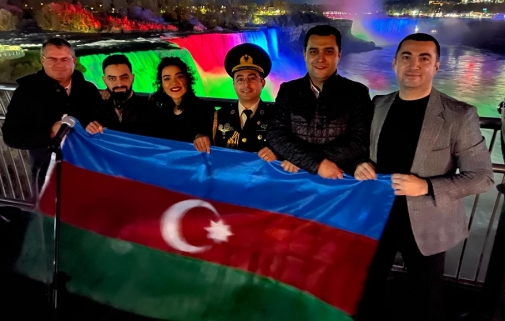 Niaqara şəlaləsi Azərbaycan bayrağının rənglərinə boyanıb VİDEO