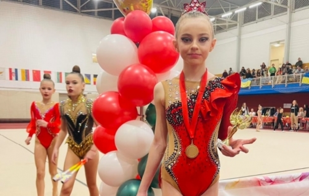 On bir yaşlı gimnast Budapeştdə qazandığı qələbəsini Zəfər Günümüzə həsr edib VİDEO