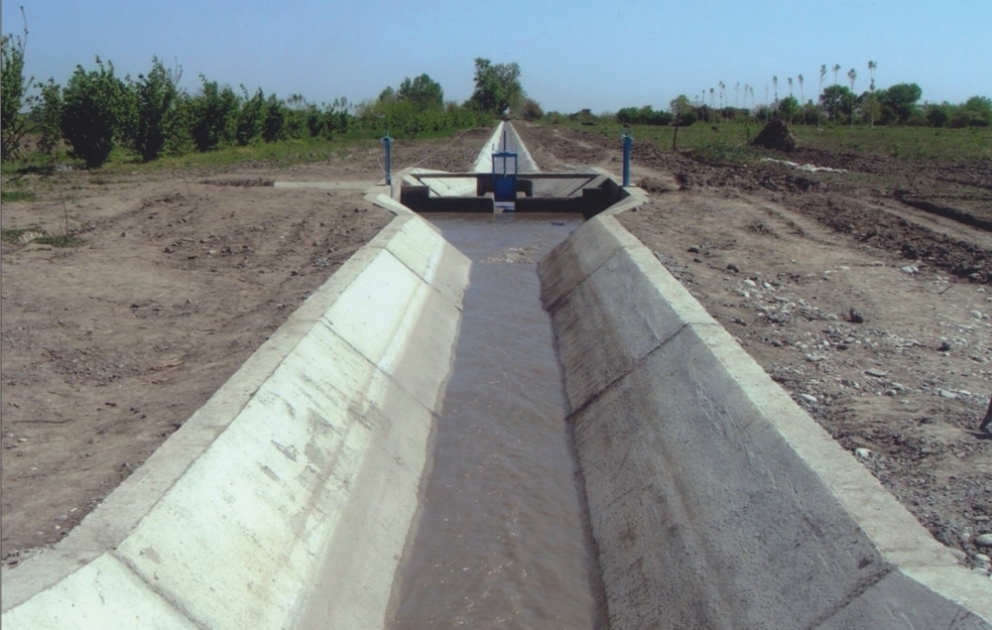 Saatlıda torpaq məcralı kanallar beton üzlüyə alınacaq VİDEO