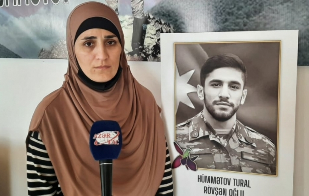 Şəhid bacısı: Bacılar, başınızı dik tutun, bizim qardaşlarımız ölməyib VİDEO
