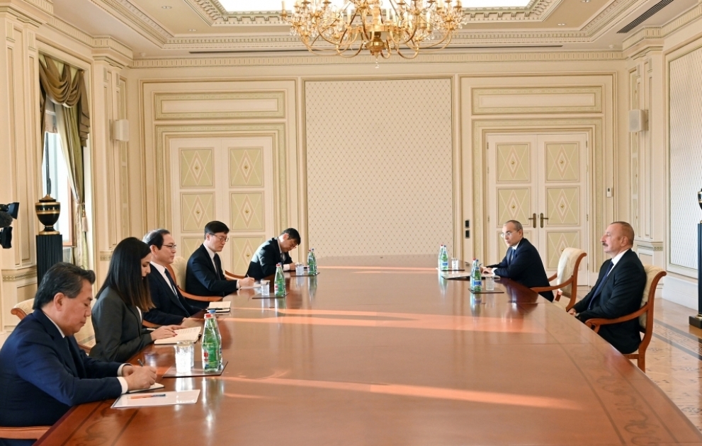Le président Ilham Aliyev reçoit le président du Comité de coopération économique Nord près la Présidence de la République de Corée VIDEO