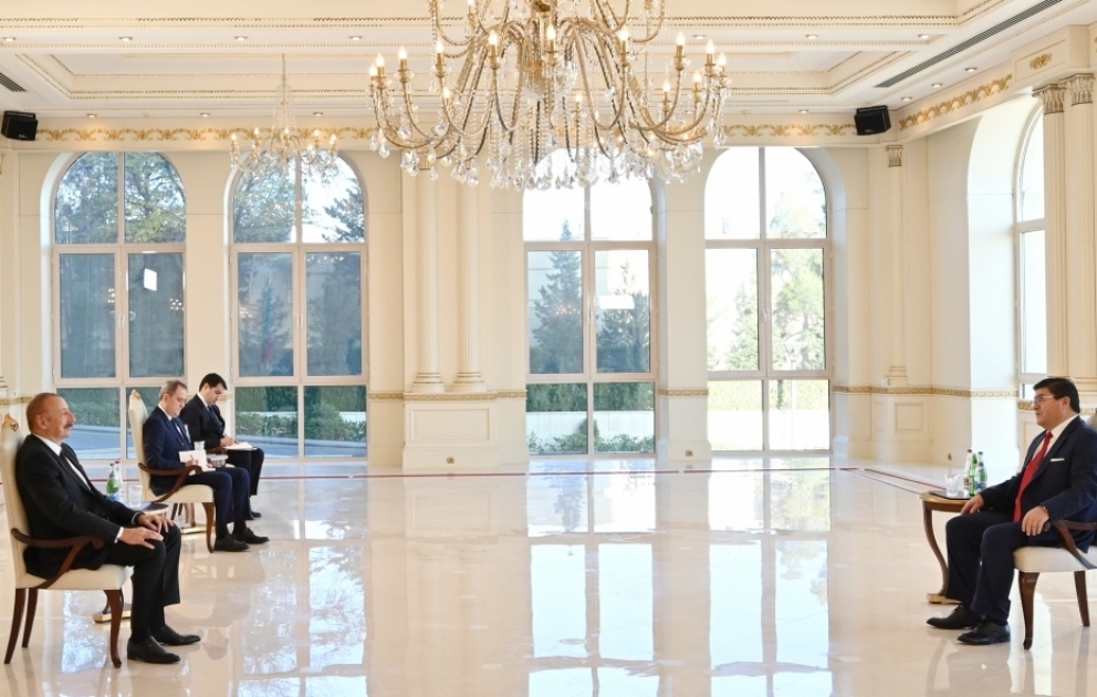 Le président de la République reçoit les lettres de créance du nouvel ambassadeur du Chili VIDEO