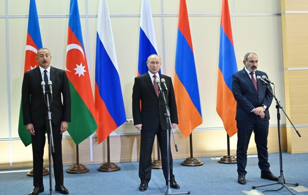 Le président russe, le président azerbaïdjanais et le Premier ministre arménien font des déclarations à la presse VIDEO