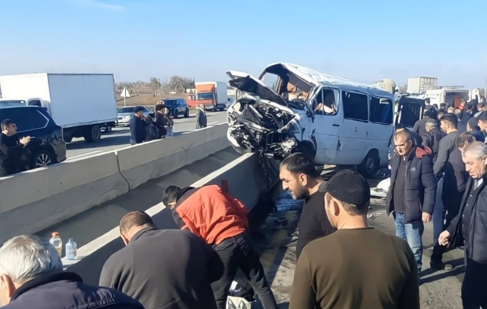 Kürdəmirdə mikroavtobus aşıb, 10 nəfər yaralanıb VİDEO