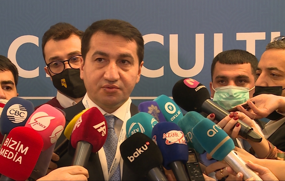 Hikmət Hacıyev: Azərbaycan dəfələrlə bəyan edib ki, ərazi bütövlüyü prinsipi əsasında Ermənistanla delimitasiya və demarkasiya prosesinin aparılmasına hazırdır VİDEO