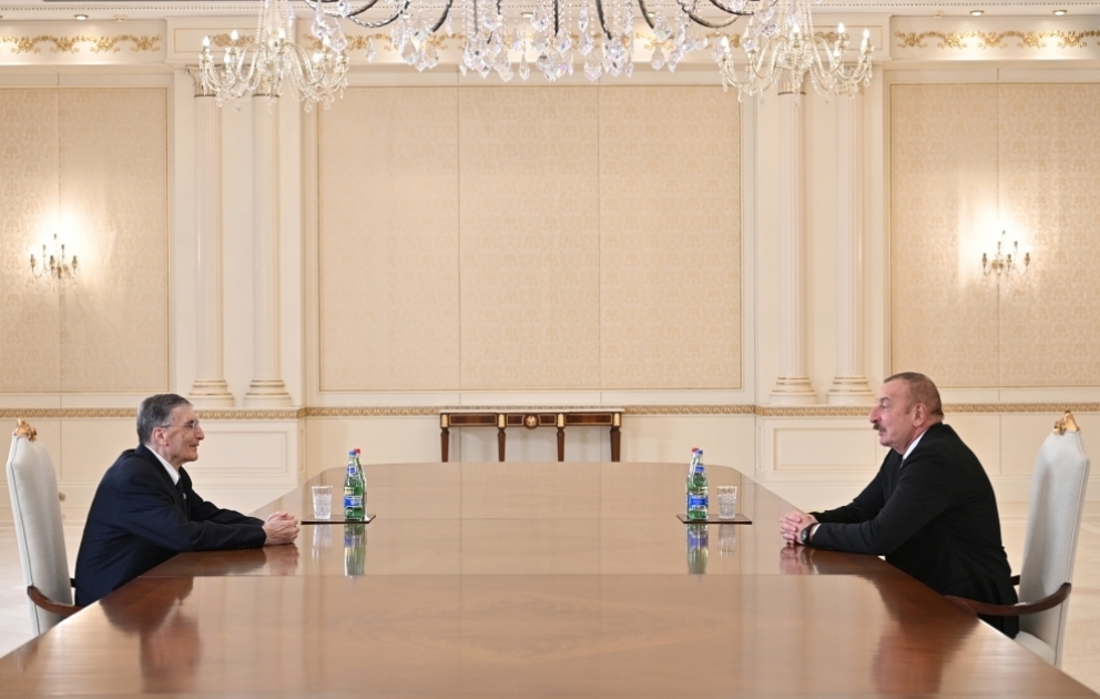 Präsident Ilham Aliyev empfängt weltberühmten Gelehrten Aziz Sanjari VIDEO