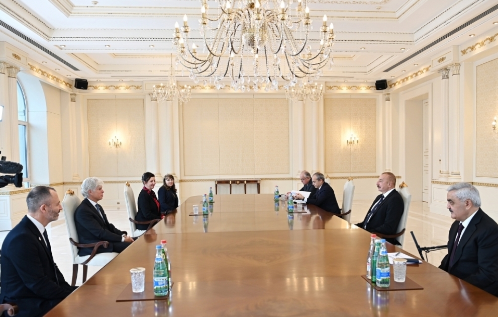 Präsident Ilham Aliyev empfängt den Präsidenten für Schürfung und Förderung von TOTAL Energies VIDEO