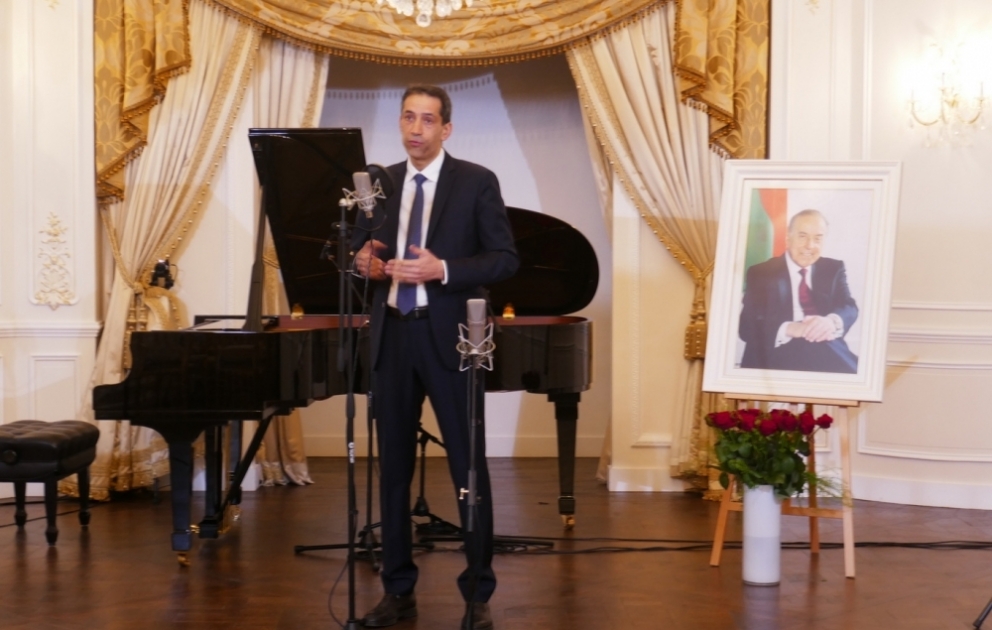 Parisdə ümummilli lider Heydər Əliyevin xatirəsi ehtiramla anılıb VİDEO