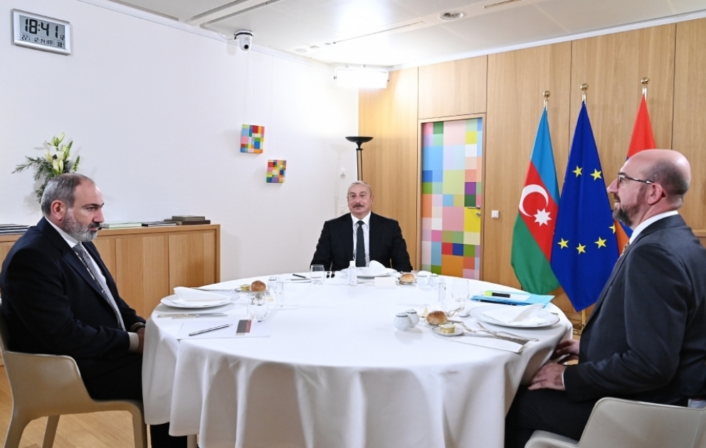 Brüsseldə Prezident İlham Əliyevin Avropa İttifaqı Şurasının Prezidenti Şarl Mişel və Ermənistan baş naziri Nikol Paşinyan ilə birgə görüşü olub YENİLƏNİB VİDEO