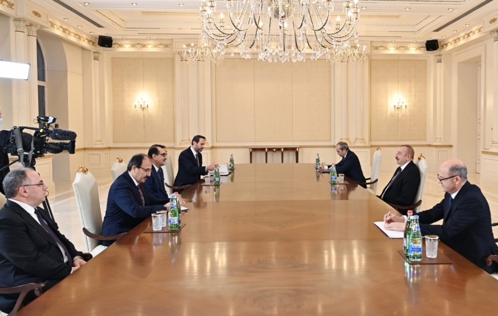 Präsident Ilham Aliyev empfängt türkischen Minister für Energie und natürliche Ressourcen VIDEO