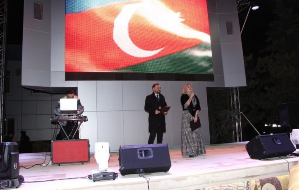 Yevlaxda konsert və möhtəşəm atəşfəşanlıq VİDEO