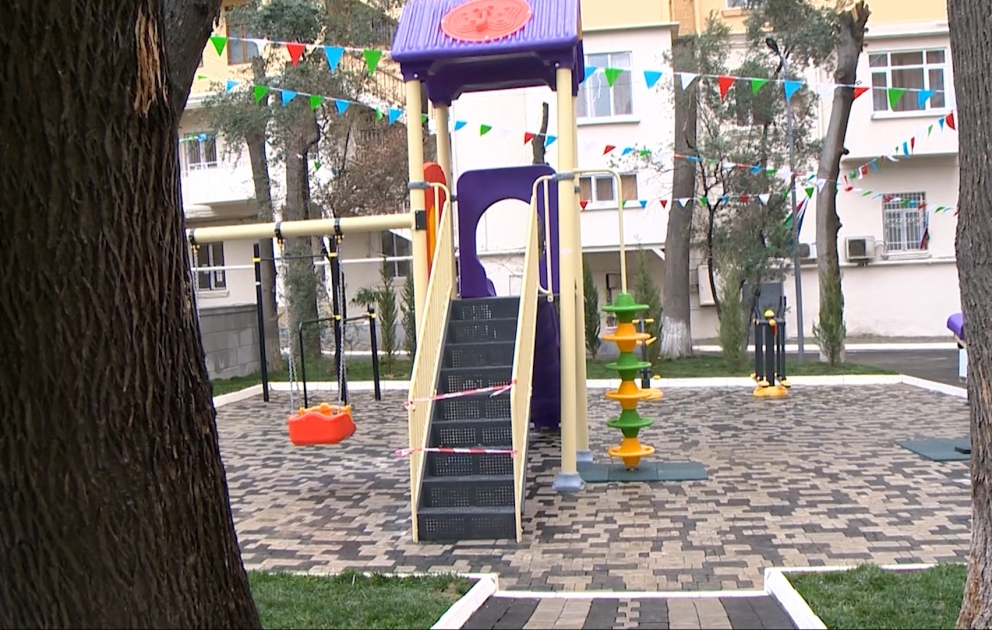 Nəsimi rayonunda daha bir abad həyət sakinlərin istifadəsinə verilib VİDEO