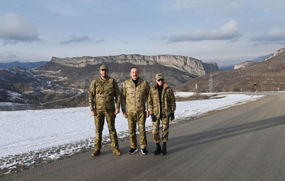 Les président Ilham Aliyev, la première dame Mehriban Aliyeva et les membres de leur famille se sont déplacés à Choucha VIDEO