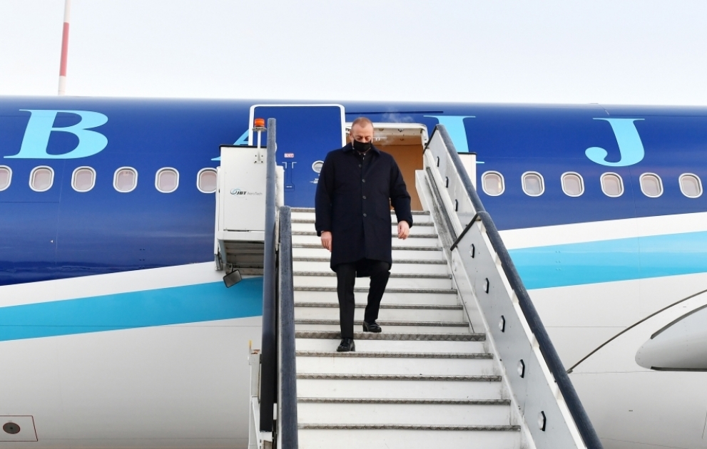 Президент Азербайджана Ильхам Алиев прибыл с визитом в Санкт-Петербург ВИДЕО