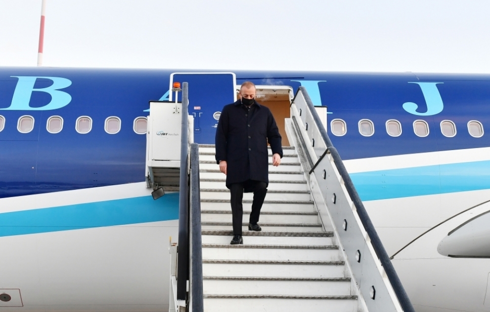 President Ilham Aliyev arrived in St. Petersburg for visit VIDEO