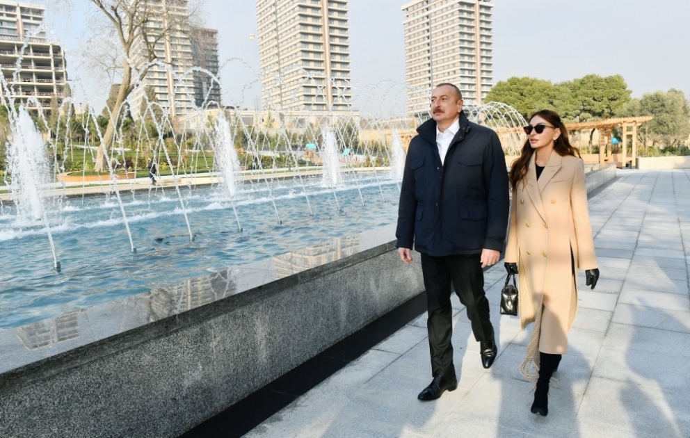 Le président Ilham Aliyev et la première dame Mehriban Aliyeva visitent le Parc Nizami Gandjavi VIDEO