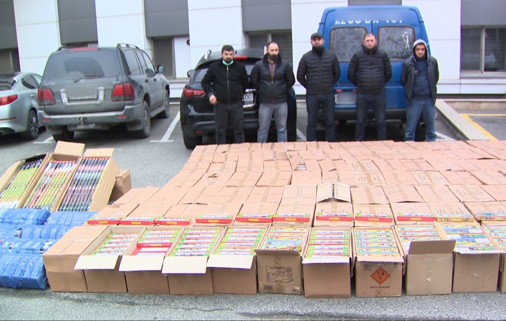 Polis genişmiqyaslı əməliyyat keçirib, pirotexniki vasitələrin topdan satışını həyata keçirən şəxslər saxlanılıb VİDEO