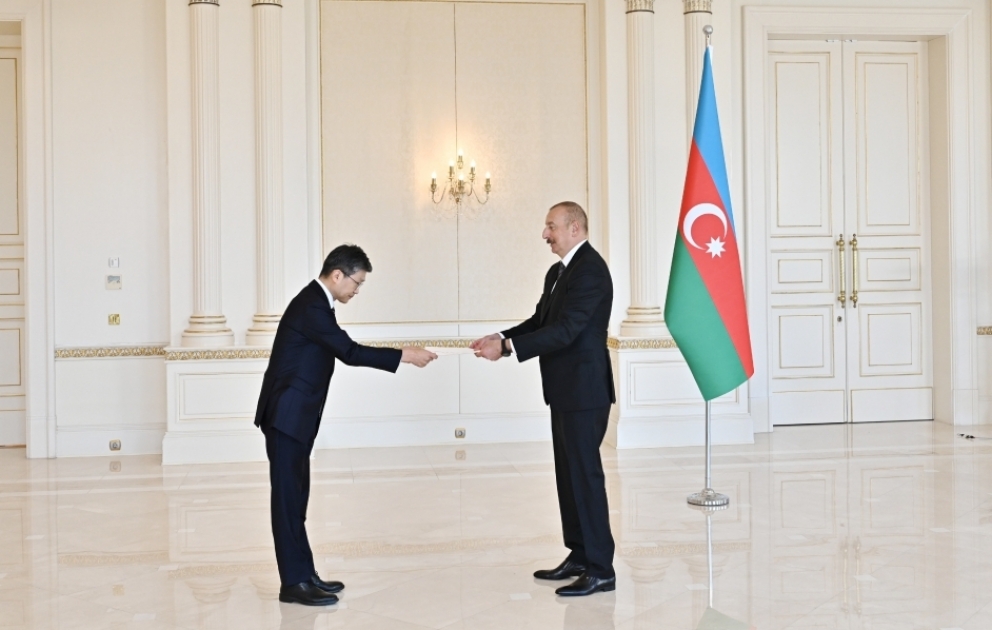 Präsident Ilham Aliyev empfängt neuen Botschafter der Republik Korea VIDEO