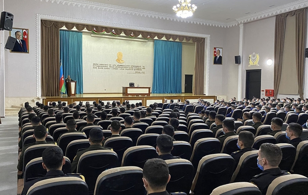 Министр обороны встретился с личным составом Высшего военного училища ВИДЕО