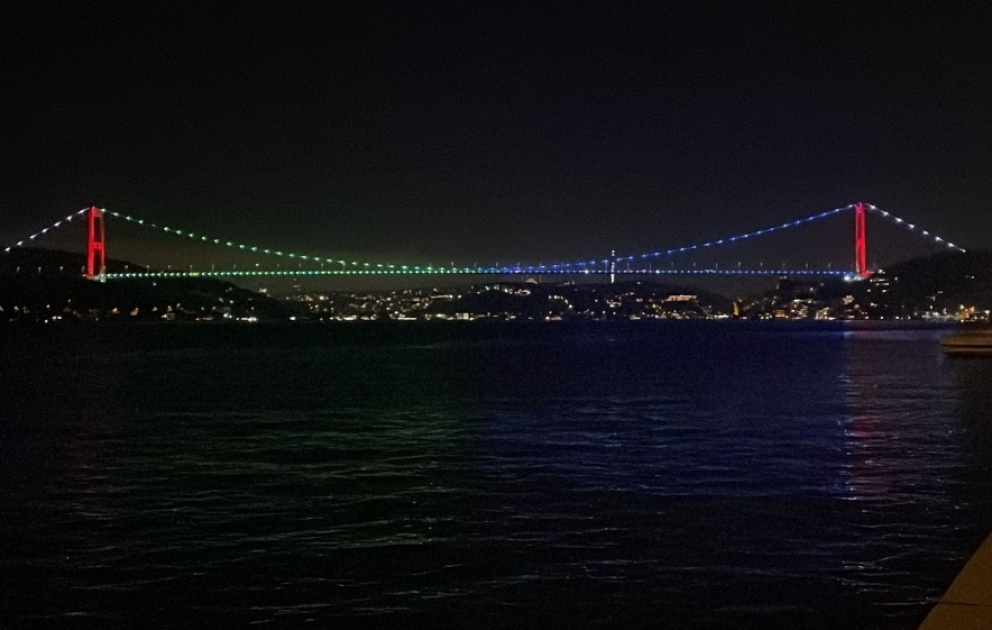 Turkiye’s historic Fatih Sultan Mehmet bridge lit up with colors of Azerbaijani flag VIDEO