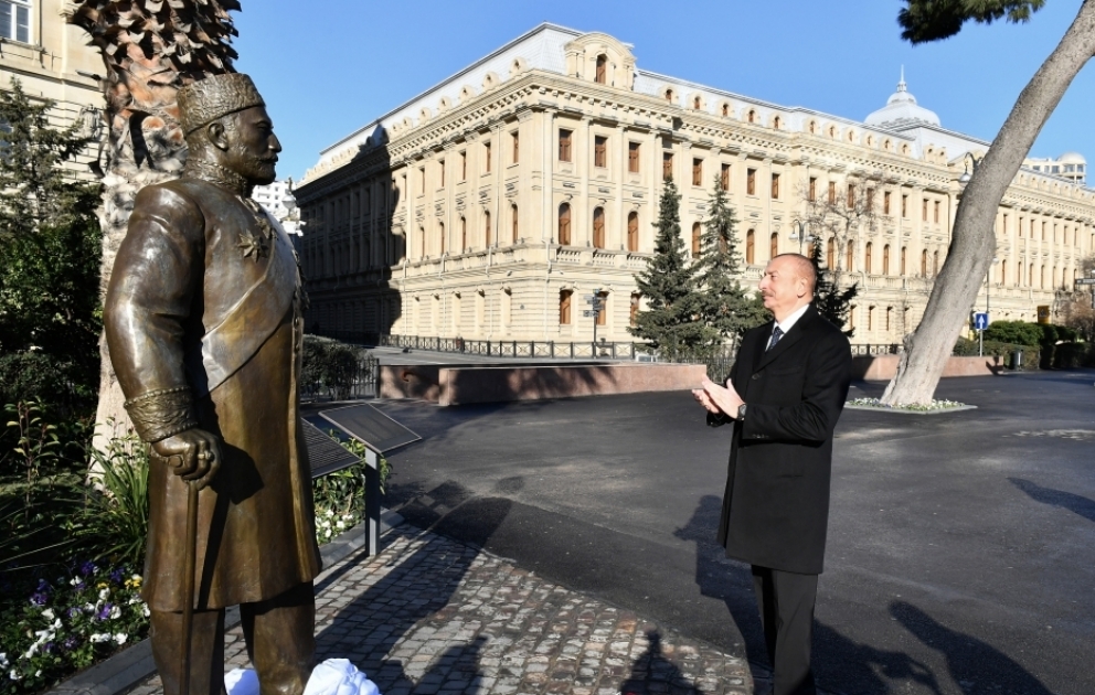 Le président Ilham Aliyev participe à l’inauguration de la statue de Hadji Zeynalabdin Taghiyev VIDEO