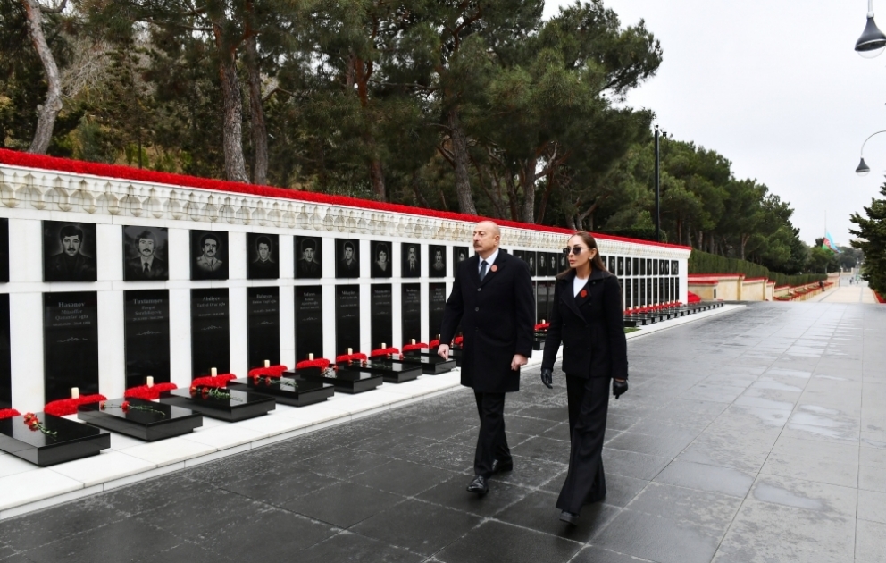 Prezident İlham Əliyev və birinci xanım Mehriban Əliyeva 20 Yanvar faciəsinin 32-ci ildönümü ilə əlaqədar Şəhidlər xiyabanını ziyarət ediblər YENİLƏNİB VİDEO