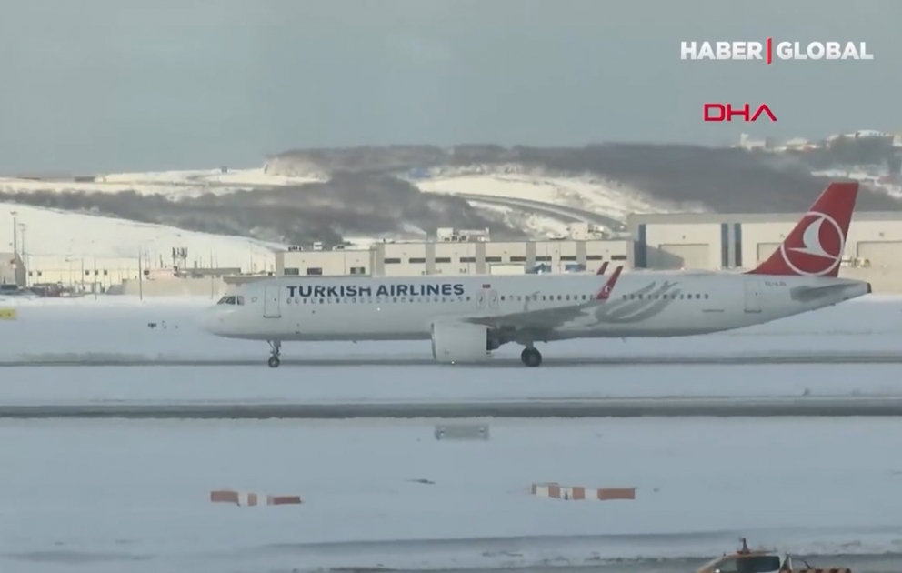 İstanbul hava limanında bütün uçuşlar müvəqqəti dayandırılıb VİDEO