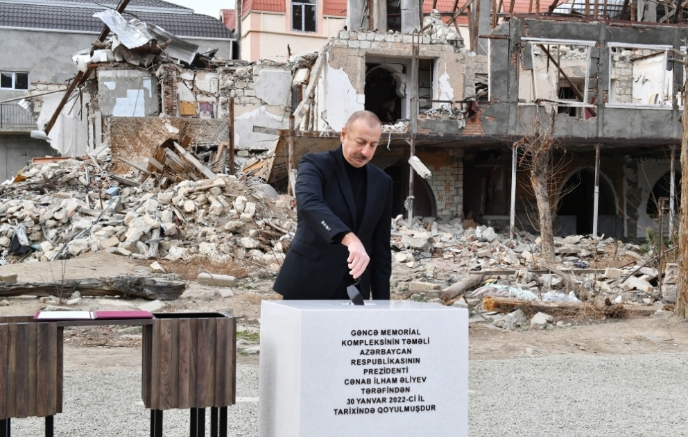 Ilham Aliyev pose la première pierre du Complexe mémorial de Gandja VIDEO