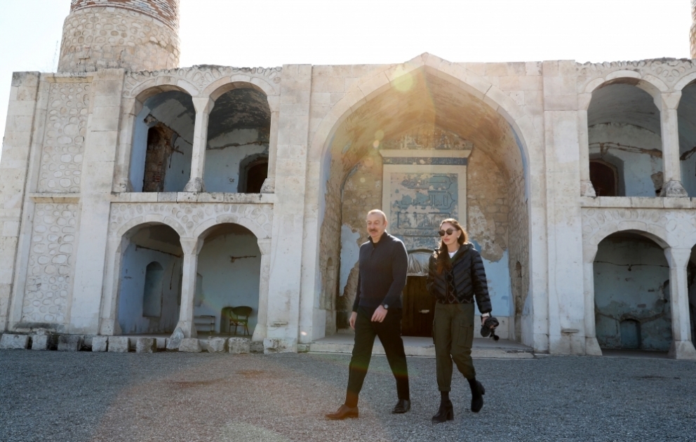 President Ilham Aliyev and First Lady Mehriban Aliyeva viewed progress of restoration work at Aghdam Juma Mosque VIDEO