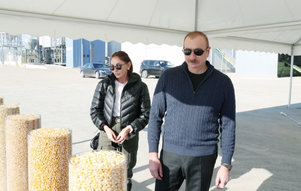 Le président de la République et la première dame Mehriban Aliyeva visitent l’Agroparc de blé Aghdjabédi VIDEO