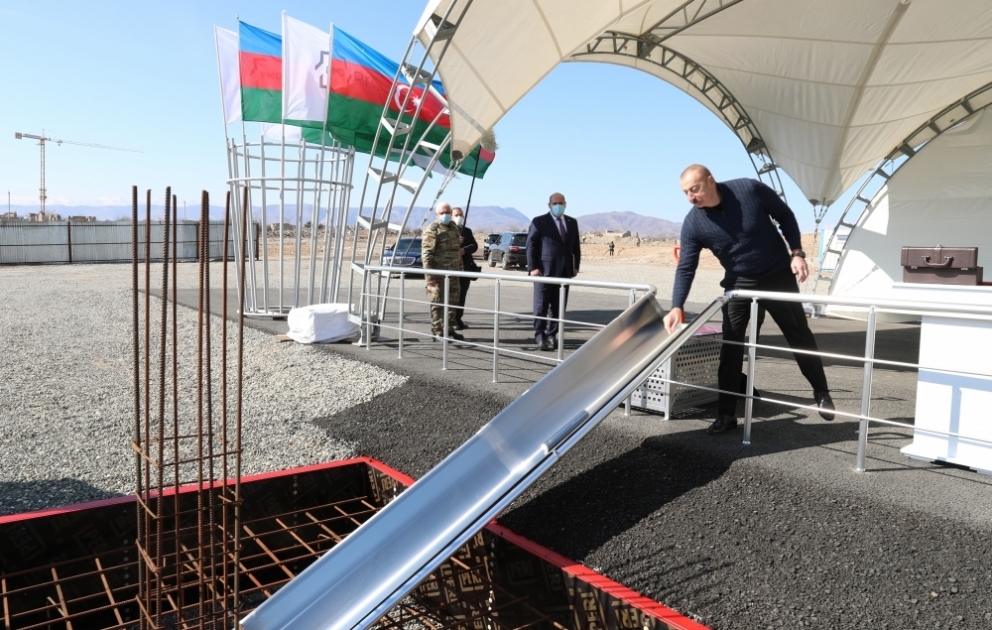 Präsident Ilham Aliyev legt Grundstein für Hotel in Aghdam VIDEO