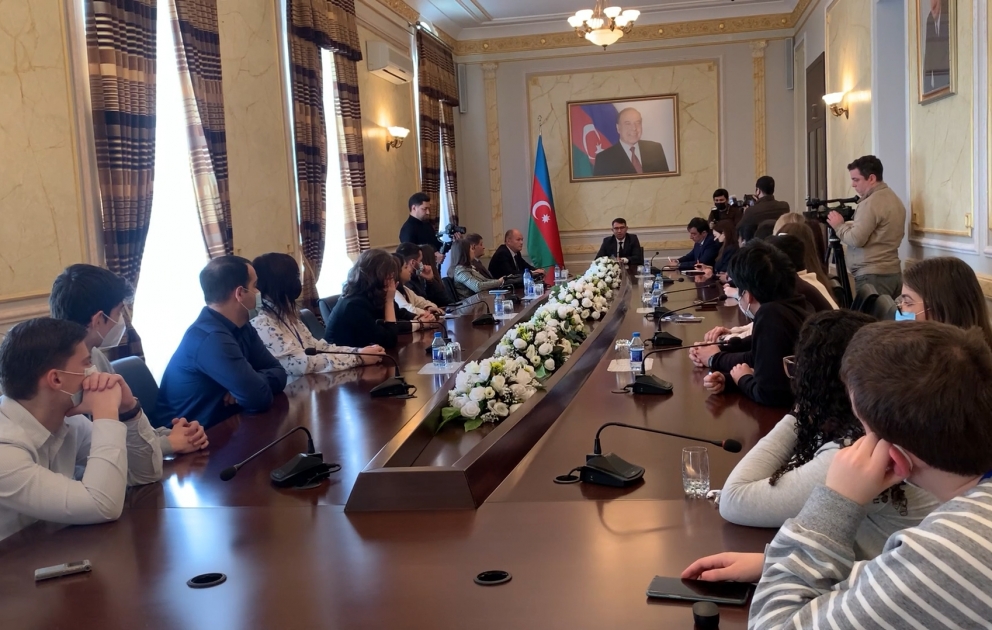 XI Beynəlxalq Multikulturalizm Qış Məktəbinin iştirakçıları xalqımızın tolerantlıq ənənələri barədə məlumatlandırılıb VİDEO