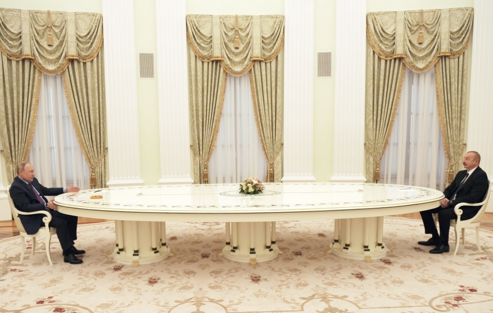 Moskau: Präsident Ilham Aliyev und Präsident Wladimir Putin treffen sich unter vier Augen VIDEO