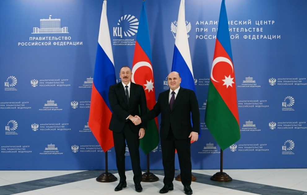 Präsident Ilham Aliyev lernt Koordinierungszentrum des russischen Ministerkabinetts kennen VIDEO