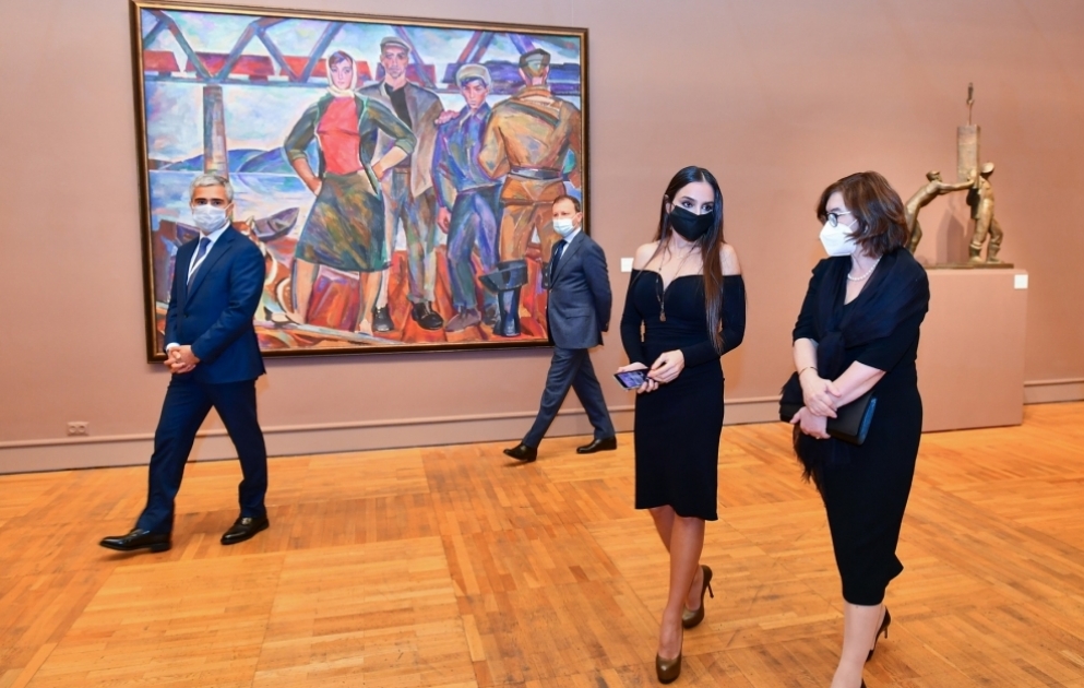 Вице-президент Фонда Гейдара Алиева Лейла Алиева ознакомилась в Москве с выставкой «Произведения из коллекции Третьяковской галереи» ВИДЕО