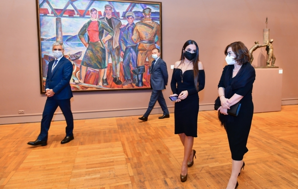 Leyla Aliyeva visite l’exposition « Les œuvres de la collection de la galerie Tretiakov » à Moscou VIDEO