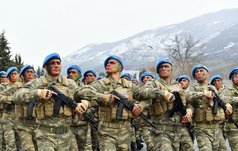 Müdafiə Nazirliyi komando hərbi hissələrində müddətdən artıq həqiqi hərbi xidmət keçmək istəyənlərin qəbulunu elan edir VİDEO