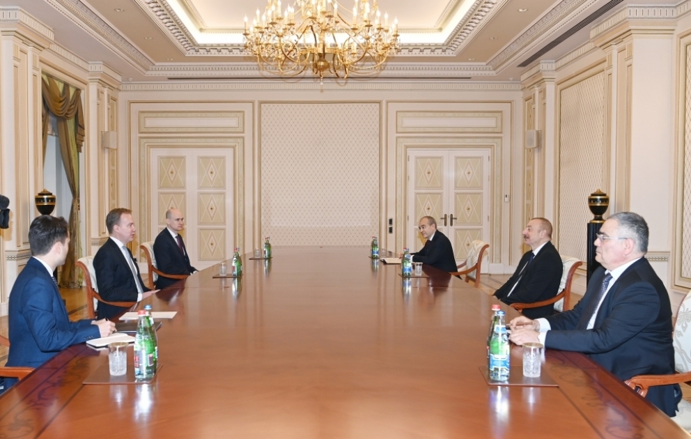 Le président Ilham Aliyev reçoit une délégation menée par le président du Forum économique mondial VIDEO