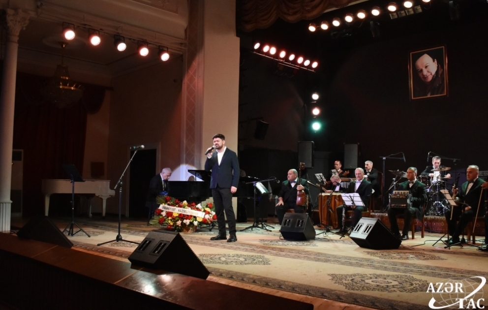 Mahnı Teatrında Xalq artisti Yalçın Rzazadənin xatirəsi anılıb VİDEO